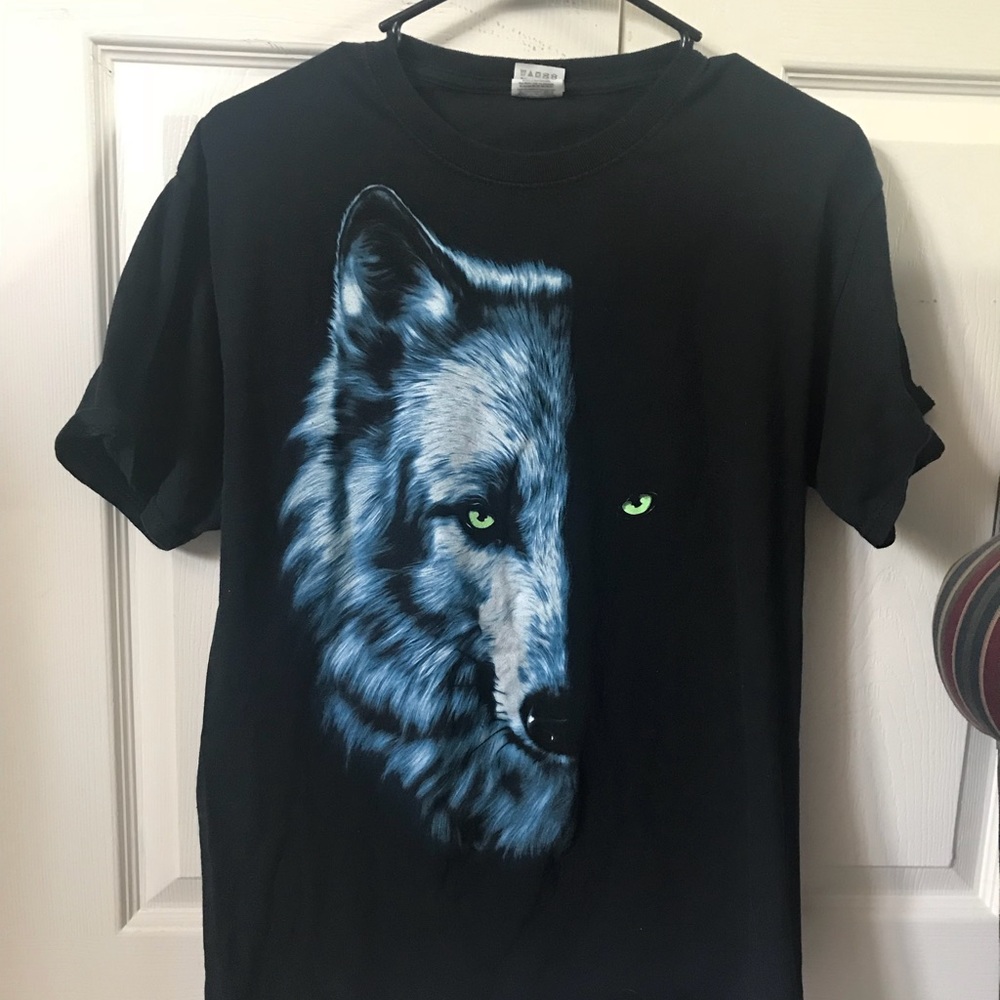Wolf graphic tee